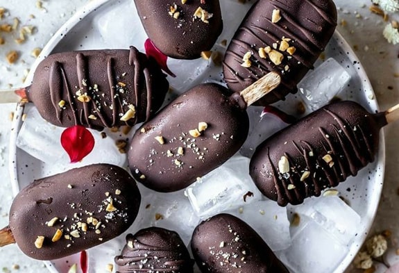 طرز تهیه بستنی شکلاتی در خانه